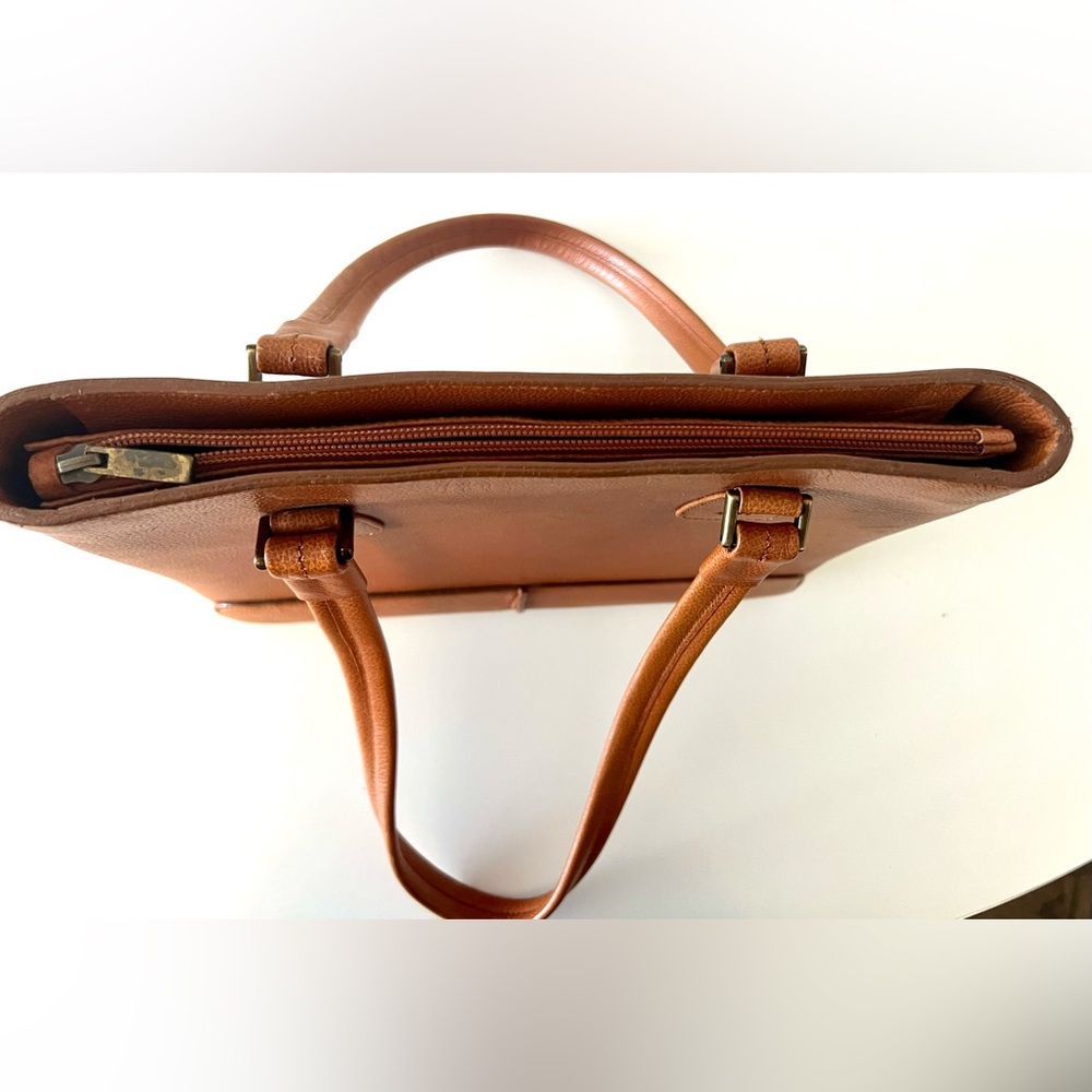 Lottusse Tan Leather Structured Shoulder Bag - Picture 4 of 9